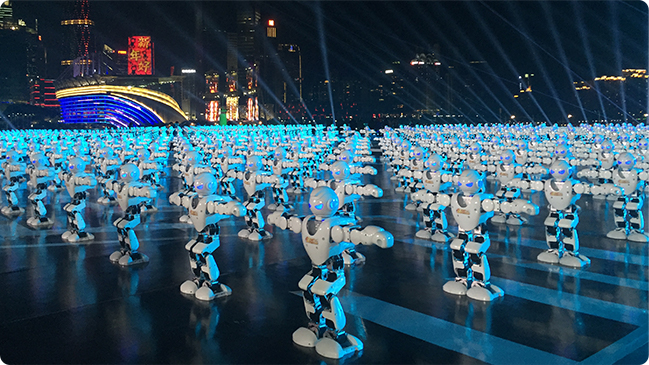 540台Alpha机器人在中国中央电视台春节联欢晚会上同时登台表演，这是全球收视率最高的国家广播电视之一，该演出在2016年入选吉尼斯世界纪录